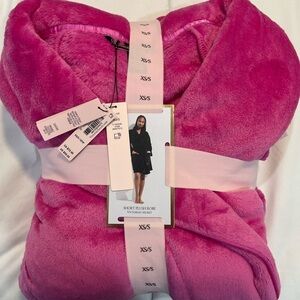 VICTORIA SECRET SHORT PLUSH SHOWER ROBE XS S BRAND NEW HOT FASHION